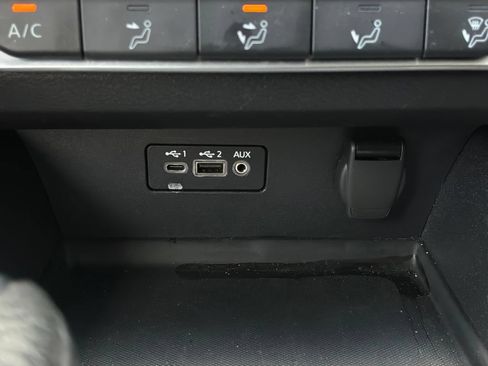 Used 2025 Nissan Altima 2.5 SV FWD image 25