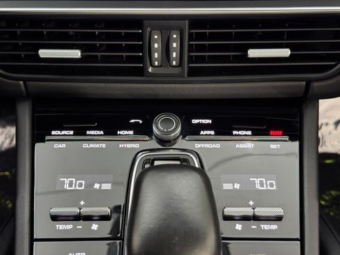 Used 2021 Porsche Cayenne Turbo S AWD/4WD image 32