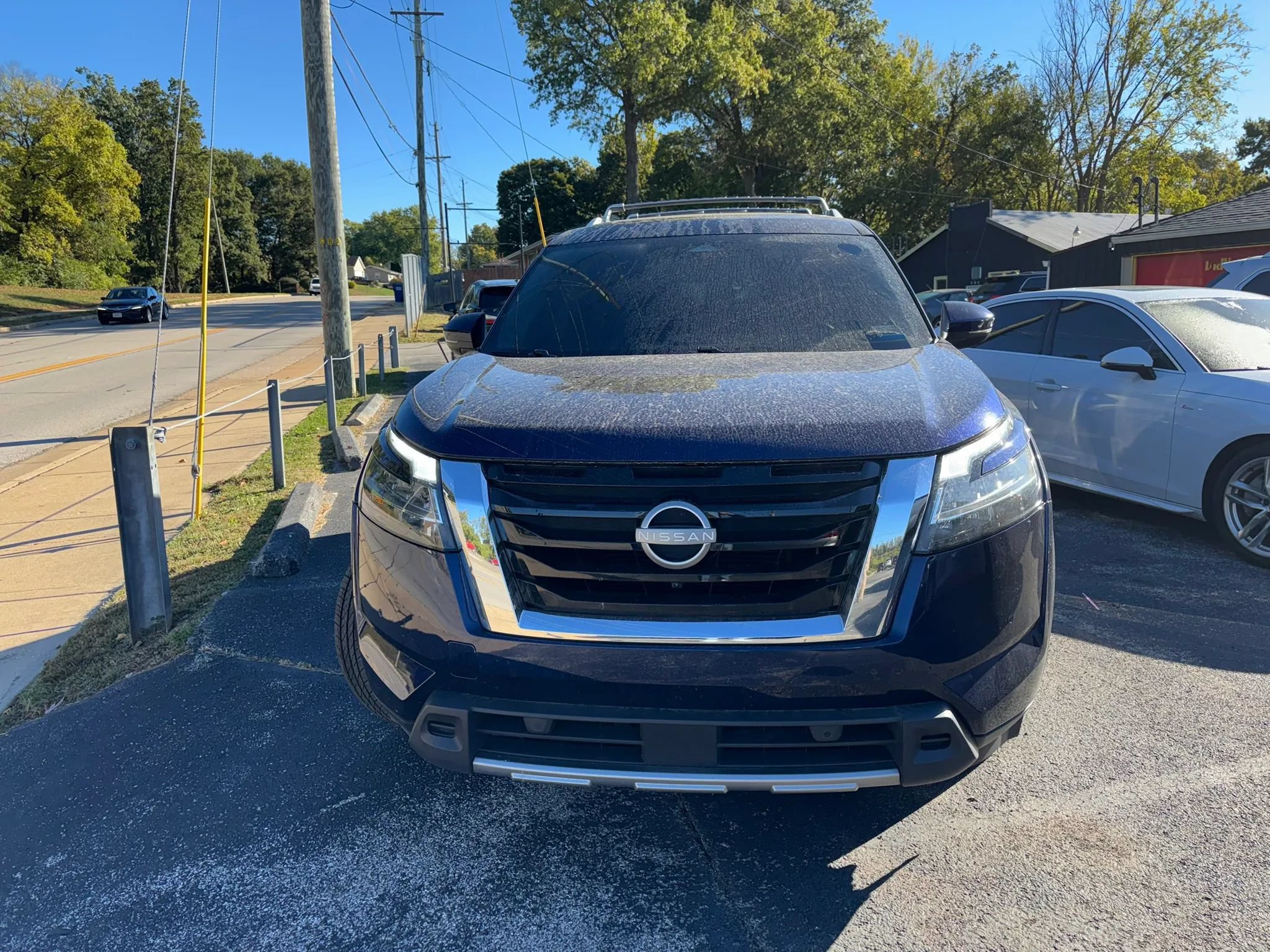 Used 2024 Nissan Pathfinder Platinum w/ Cargo Package FWD image 5