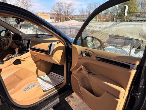 Used 2015 Porsche Cayenne S image 21
