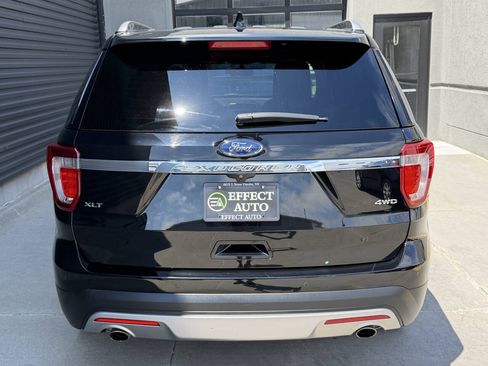 Used 2017 Ford Explorer XLT w/ Equipment Group 201A AWD/4WD image 12