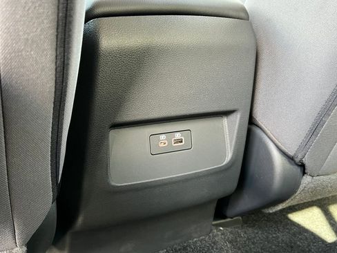 Used 2025 Nissan Frontier SV image 29