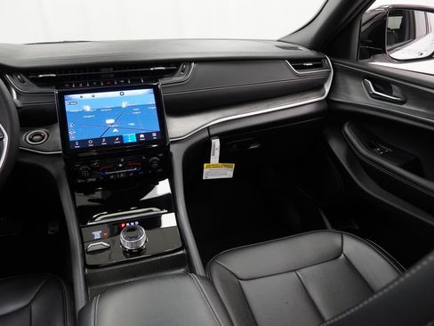 Certified 2025 Jeep Grand Cherokee Limited AWD/4WD image 29