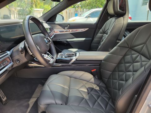 Used 2025 BMW 740i xDrive AWD/4WD image 19