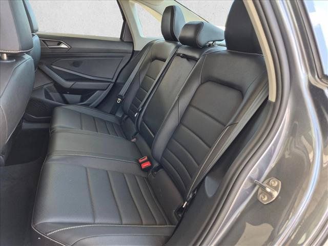 Used 2024 Volkswagen Jetta SE FWD image 18