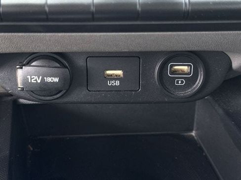 Used 2021 Hyundai Elantra SE FWD image 19
