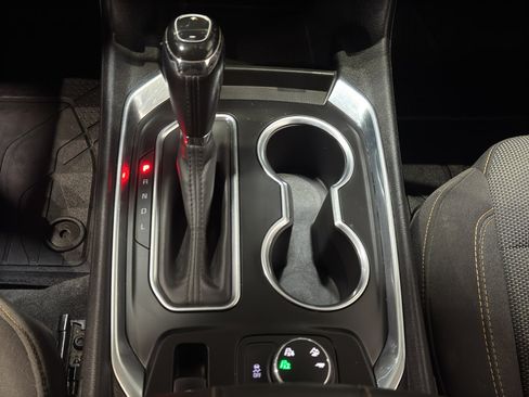 Used 2020 Chevrolet Traverse LT image 34