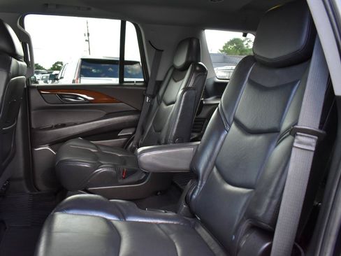 Used 2020 Cadillac Escalade Premium Luxury AWD/4WD image 26