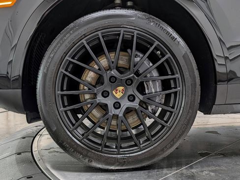 Used 2022 Porsche Cayenne Platinum Edition w/ Premium Package image 12
