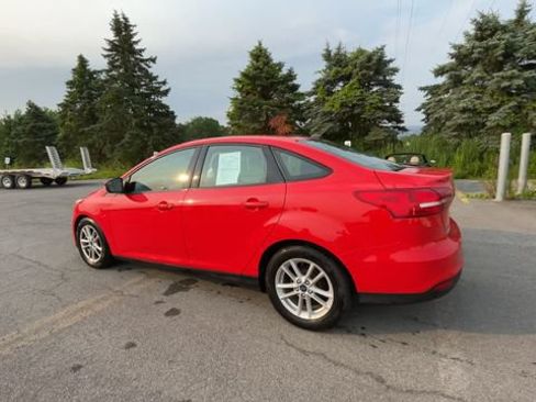Used 2017 Ford Focus SE w/ Cold Weather Package FWD image 7