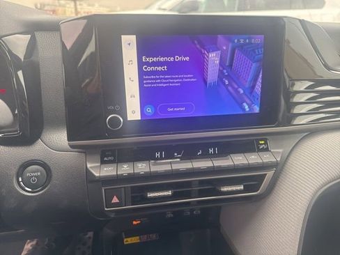 Used 2025 Toyota Camry SE w/ Convenience Package image 10