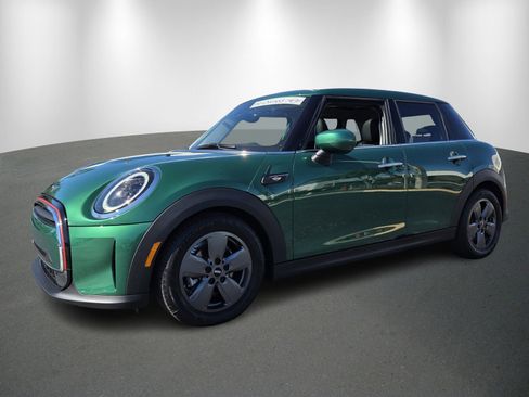 Used 2023 MINI Cooper 4-Door Hardtop image 3