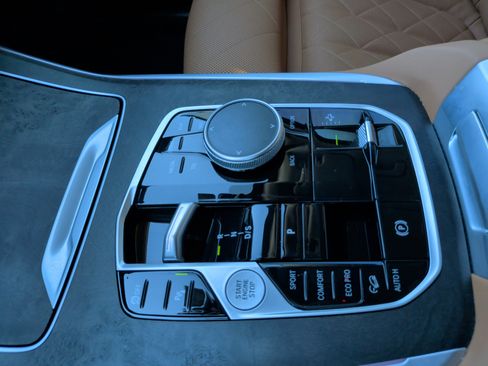 Certified 2023 BMW X7 xDrive40i w/ Premium Package image 19