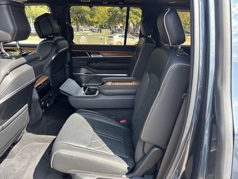 Used 2024 Jeep Grand Wagoneer Series III w/ HD Trailer Tow Package AWD/4WD image 15