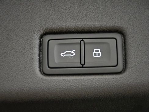 Used 2025 Audi Q5 Premium w/ Convenience Package image 55