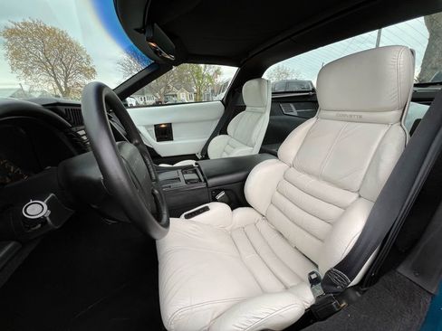 Used 1992 Chevrolet Corvette Coupe RWD image 23