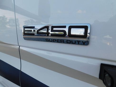 Used 2015 Ford E-450 and Econoline 450 Super Duty w/ Motorhome Prep Package RWD image 9