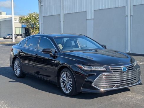 Used 2020 Toyota Avalon Limited w/ Advanced Safety Package FWD image 3