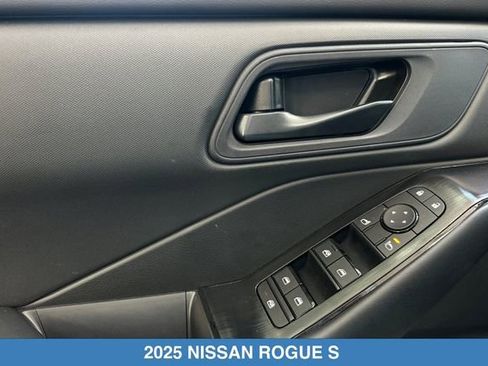 Used 2025 Nissan Rogue S FWD image 12