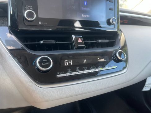 Used 2022 Toyota Corolla LE FWD image 10