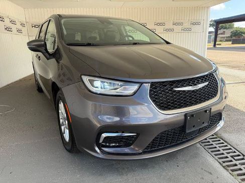 Used 2023 Chrysler Pacifica Touring-L FWD image 1