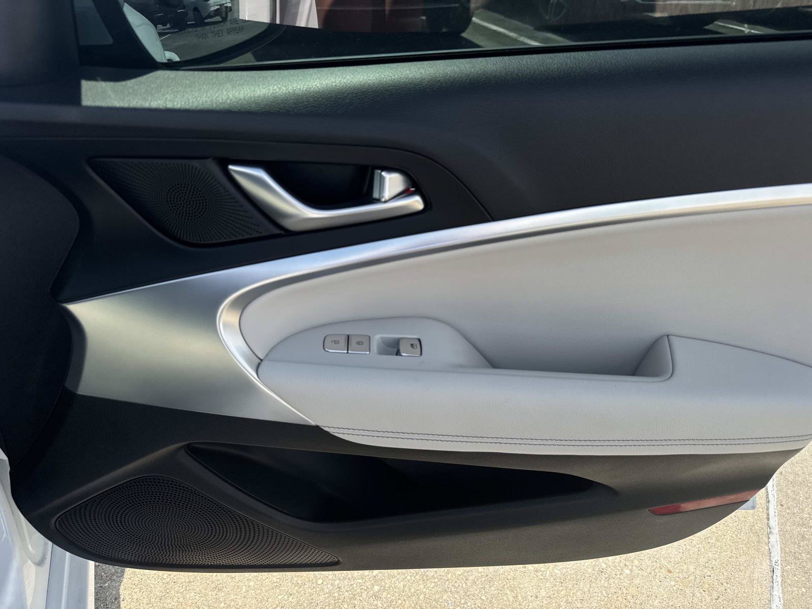 Used 2025 Genesis G70 2.5T RWD image 13
