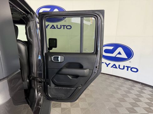 Used 2020 Jeep Gladiator Overland image 15