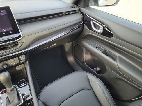 New 2026 Jeep Compass Limited image 17