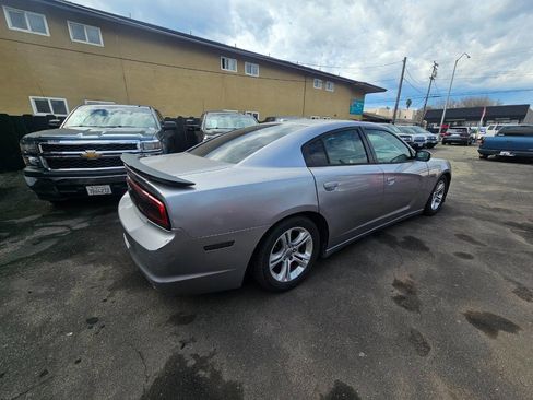 Used 2013 Dodge Charger SXT image 5