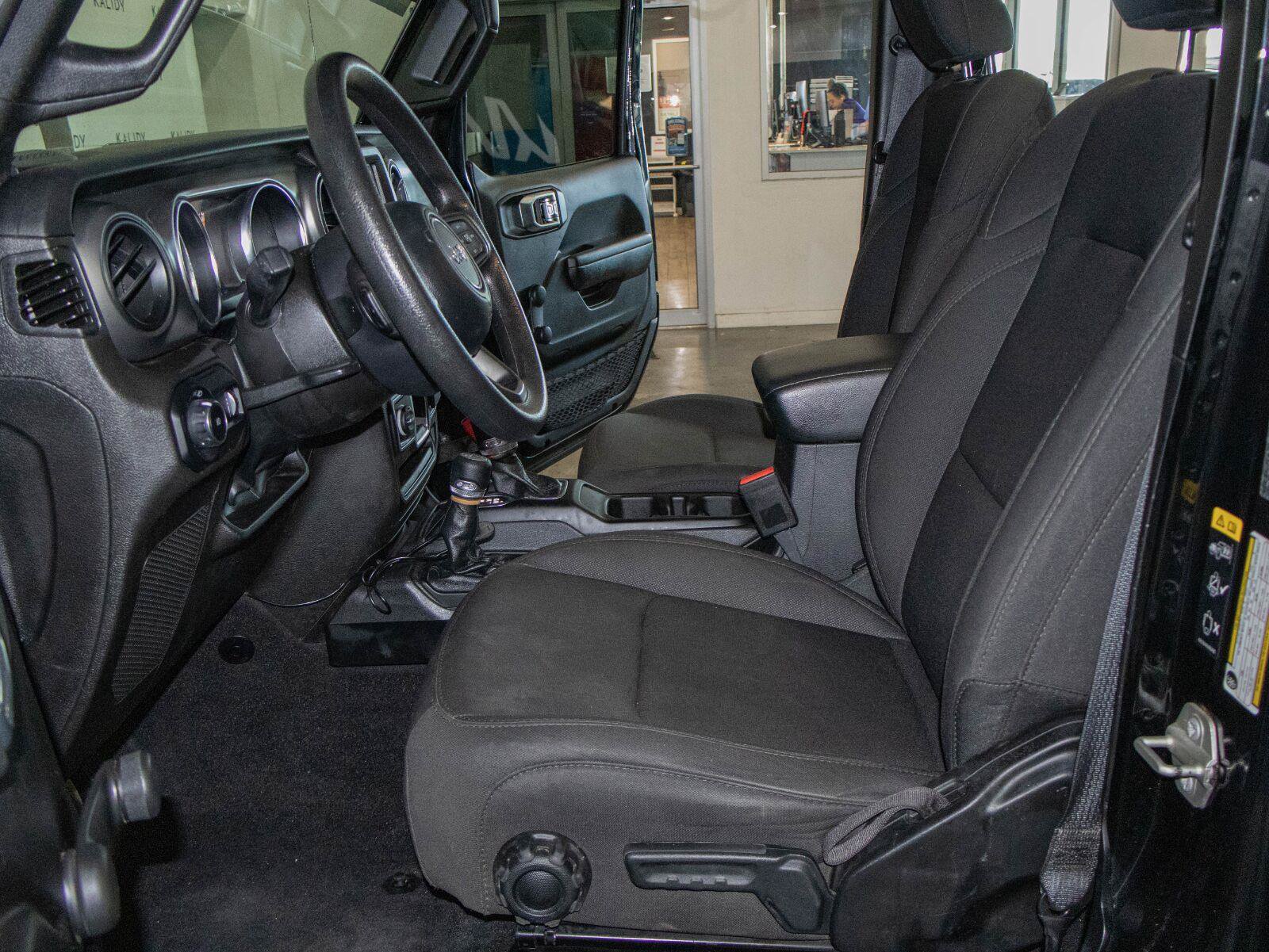 Used 2023 Jeep Wrangler Unlimited Sport AWD/4WD image 7