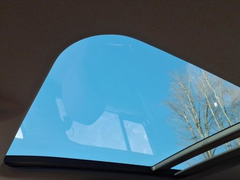 New 2026 Land Rover Defender 110 X-Dynamic SE image 18