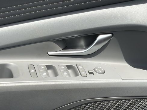 Certified 2025 Hyundai Elantra Sport FWD image 12