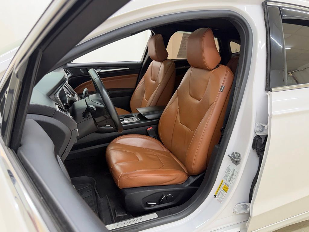 Used 2020 Ford Fusion Energi Titanium FWD image 17