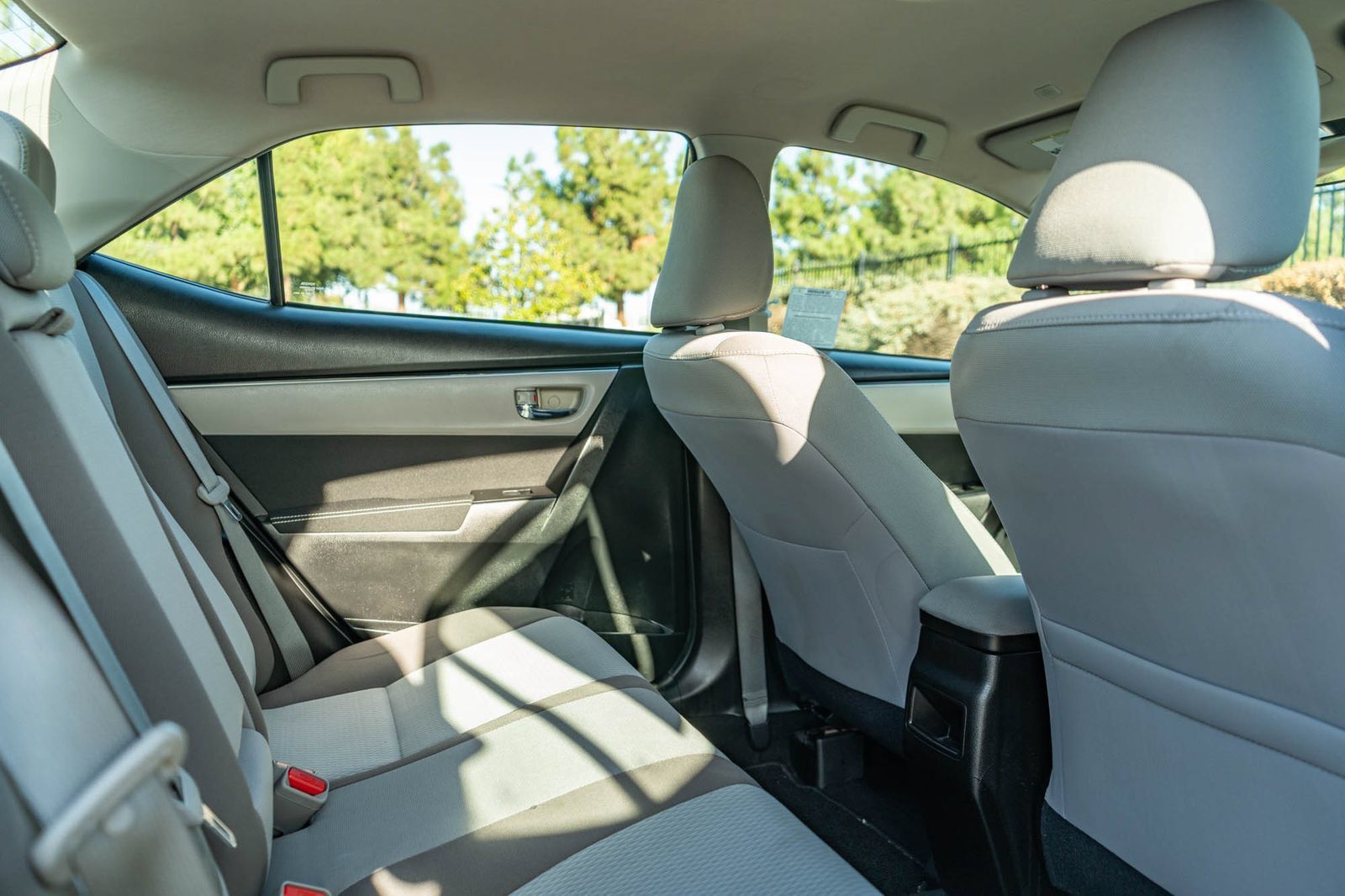 Used 2019 Toyota Corolla LE w/ Carpet Mat Package (TMS) FWD image 20