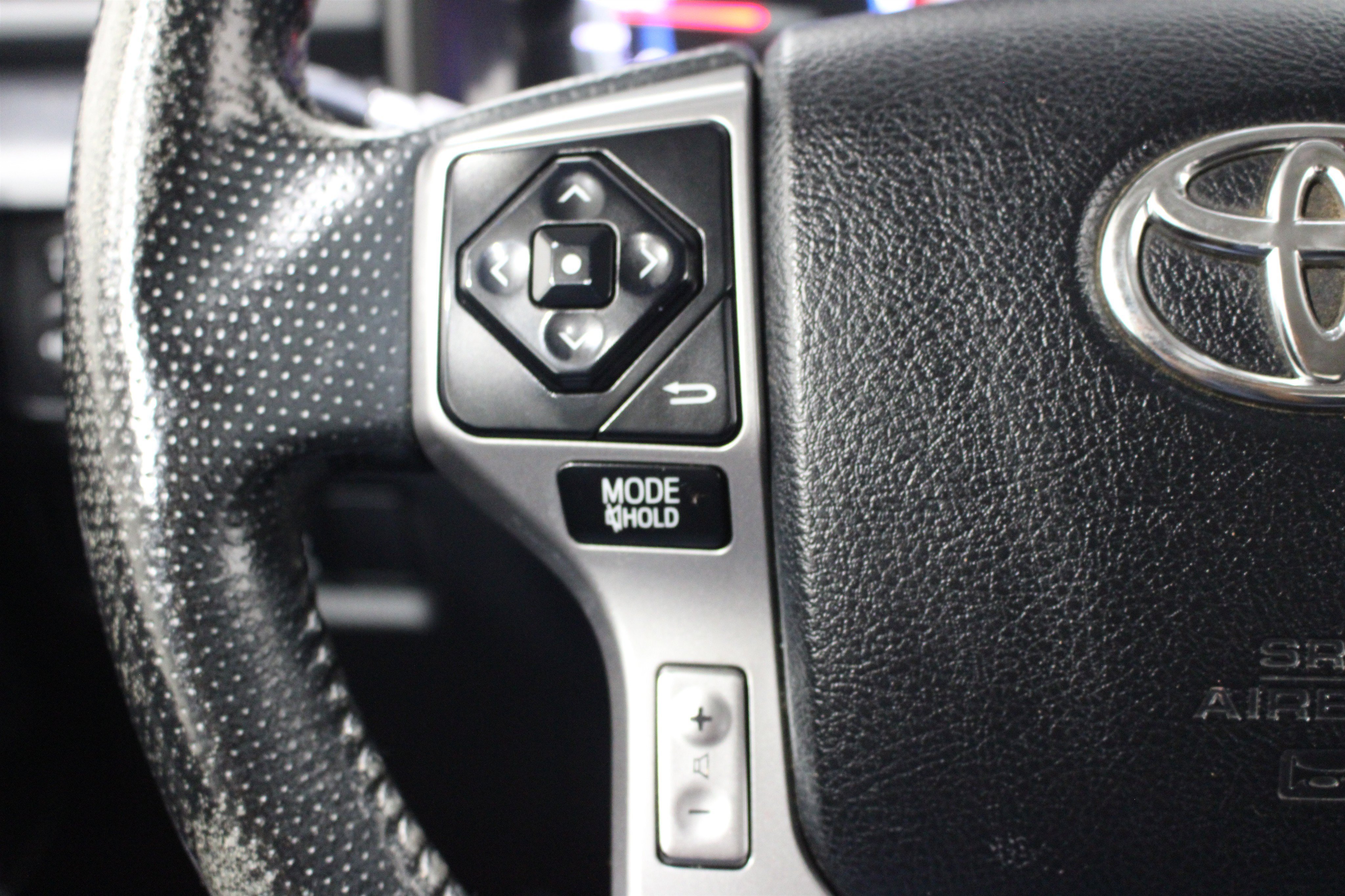 Used 2014 Toyota 4Runner SR5 AWD/4WD image 11