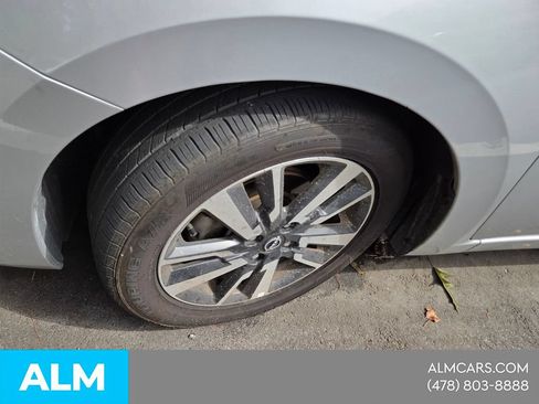 Used 2024 Nissan Versa SV FWD image 3