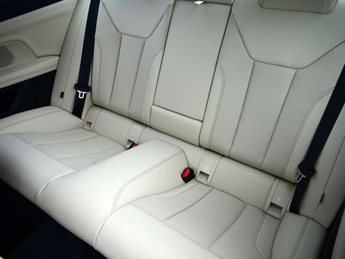 Used 2025 BMW 430i Coupe w/ M Sport Package image 9