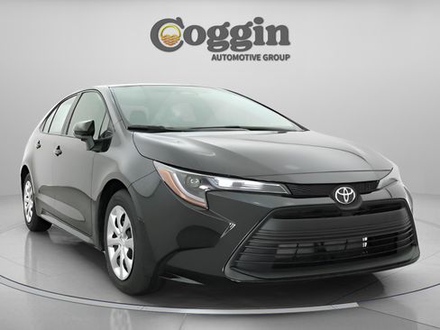 Used 2025 Toyota Corolla LE image 27