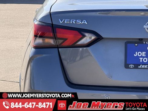 Used 2025 Nissan Versa SV image 10