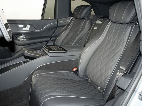 Used 2026 Mercedes-Benz Maybach GLS 600 4MATIC image 38