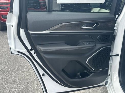 New 2026 Jeep Grand Cherokee Limited AWD/4WD image 20