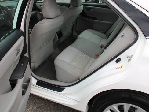 Used 2016 Toyota Camry LE image 31