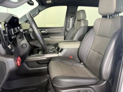 Used 2023 Chevrolet Silverado 1500 ZR2 w/ Technology Package image 11