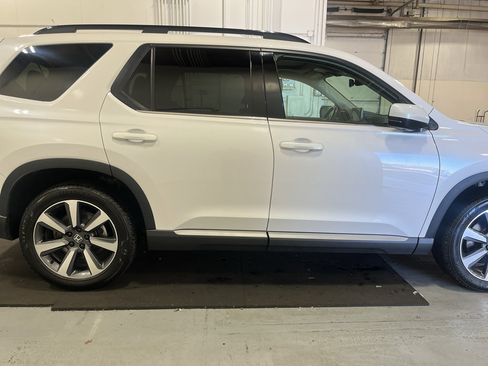 Certified 2025 Honda Pilot Elite image 12