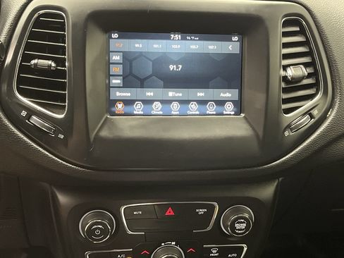 Used 2020 Jeep Compass Latitude w/ Cold Weather Group AWD/4WD image 16
