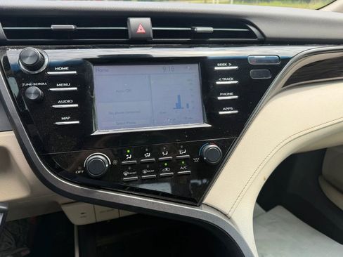 Used 2019 Toyota Camry LE FWD image 13