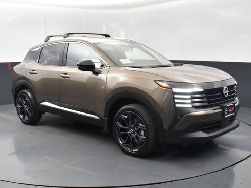 New 2026 Nissan Kicks SR w/ Illumination Package AWD/4WD image 1