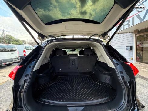 Used 2019 Nissan Rogue SV w/ Sun & Sound Touring Package image 9