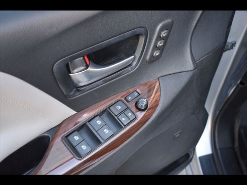 Used 2018 Toyota Sienna Limited Premium w/ Preferred Accessory Package FWD image 19