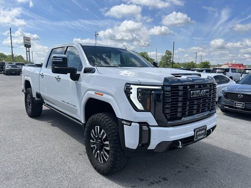 Used 2024 GMC Sierra 2500 Denali Ultimate AWD/4WD image 2